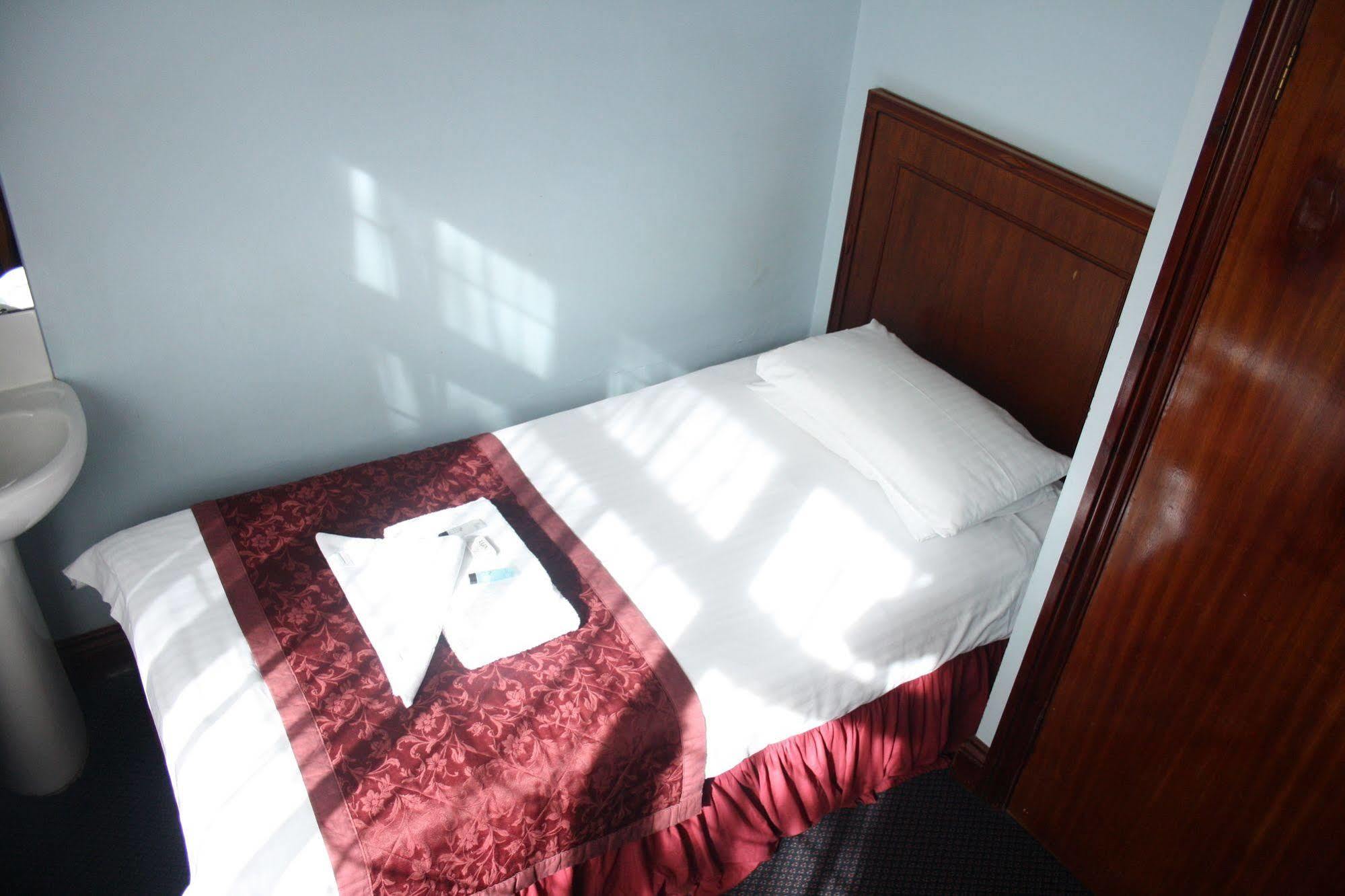 Kings Paget Hotel West Drayton  Extérieur photo