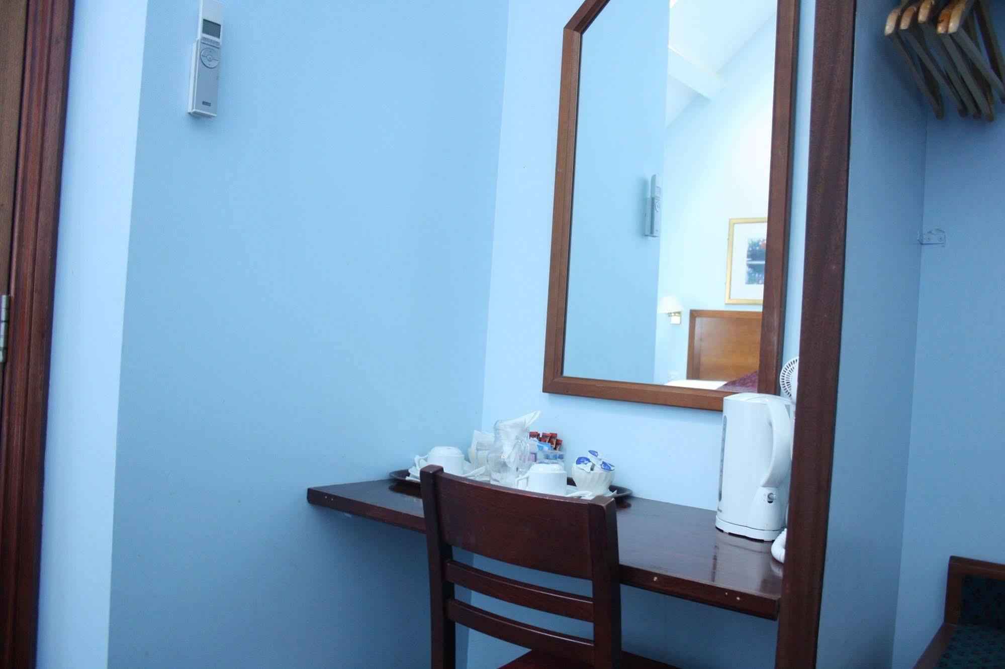 Kings Paget Hotel West Drayton  Extérieur photo