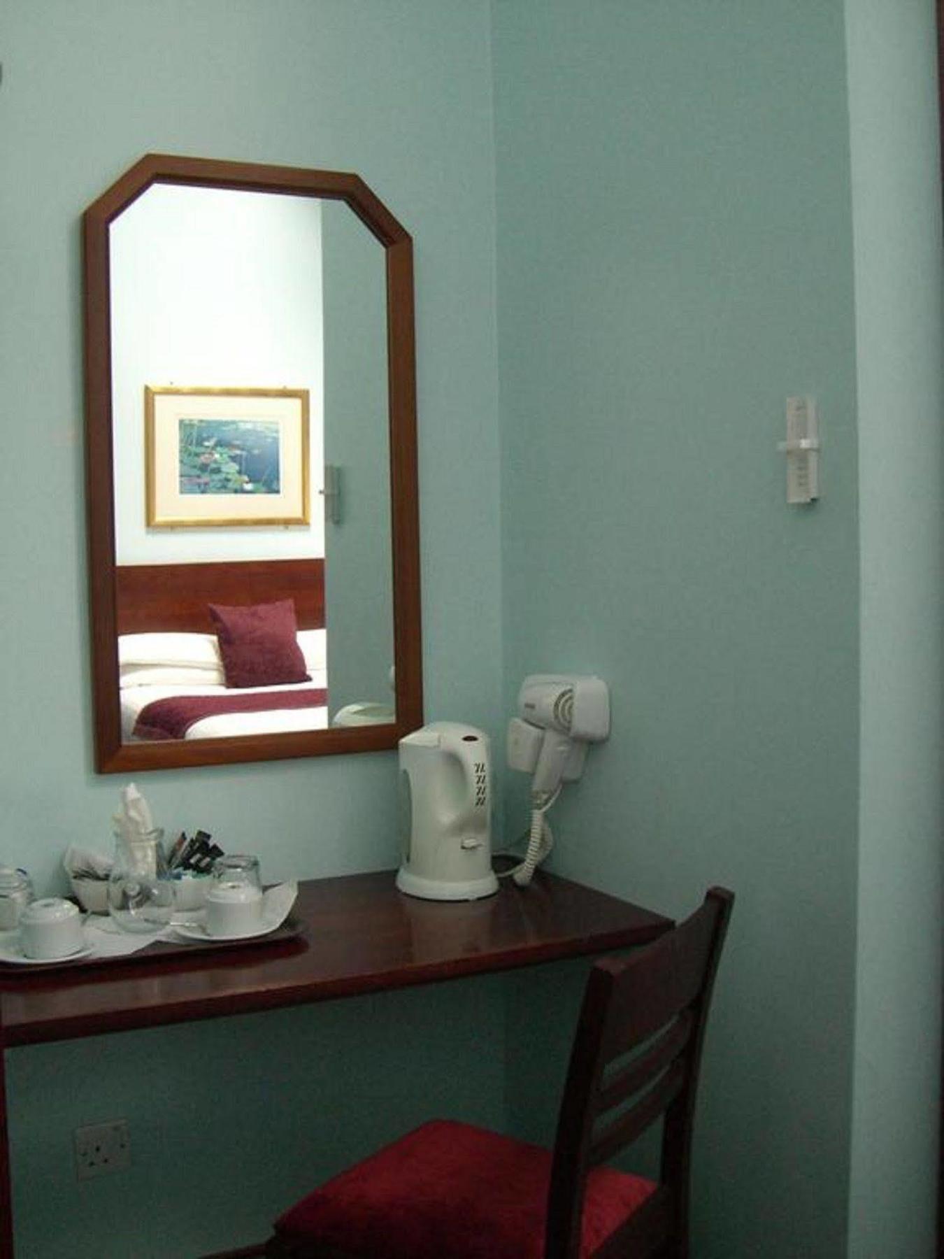 Kings Paget Hotel West Drayton  Extérieur photo